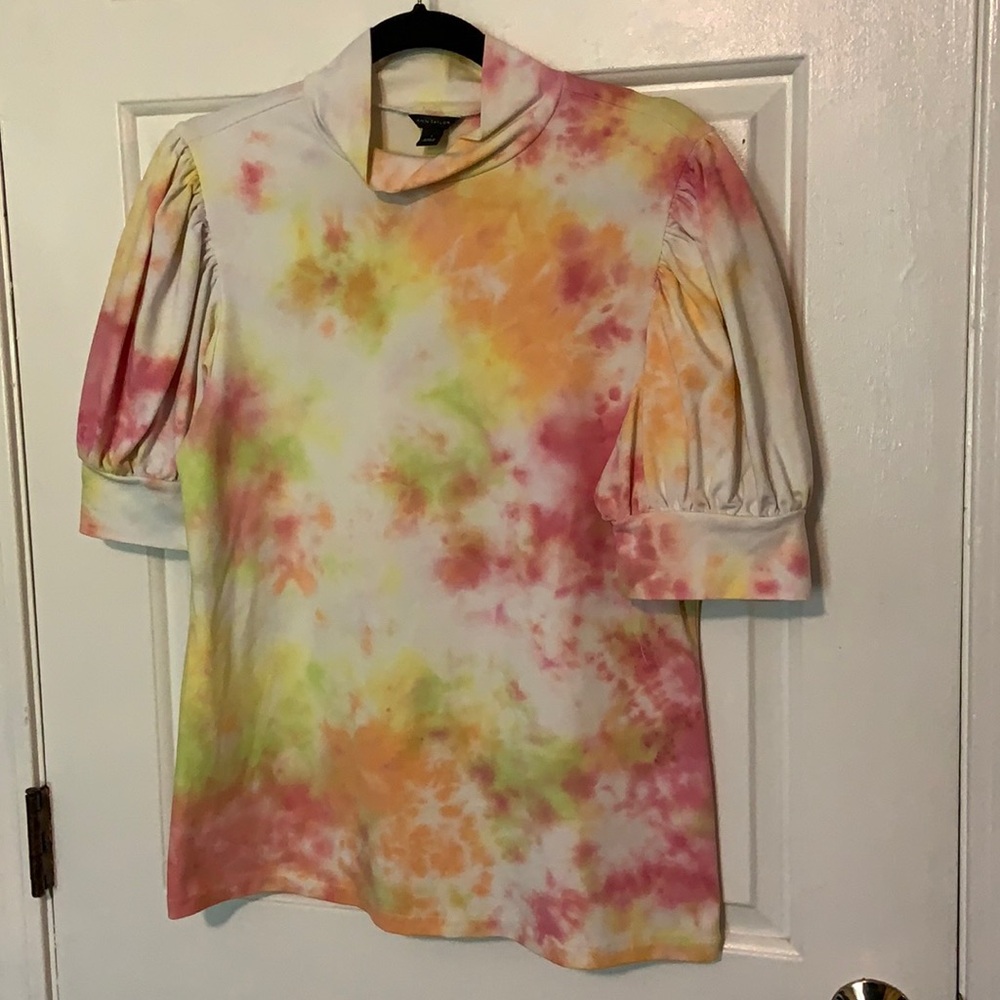 LAST CHANCE ✨ Ann Taylor Tie Dye Top